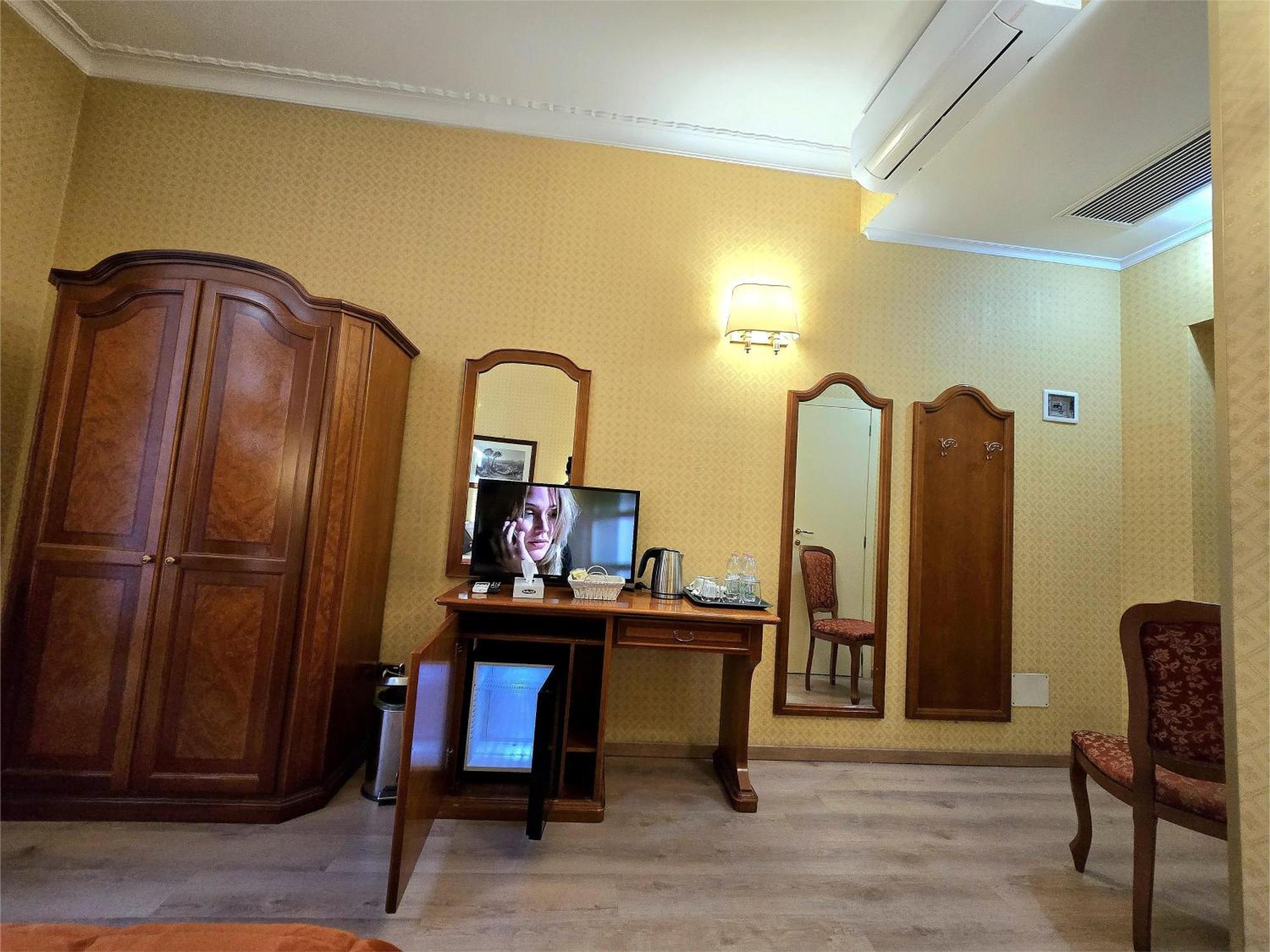 Triple Room with City View